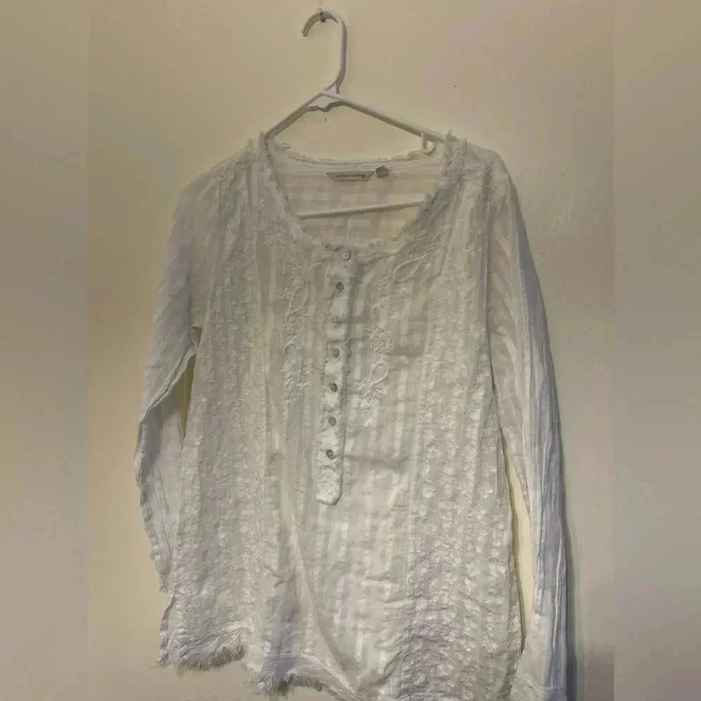 Soft Surroundings White Lace Embroidered Top missing detachable tank